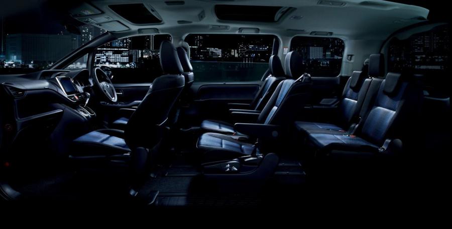  Toyota Voxy 2015 года  (фото 10 из 27)